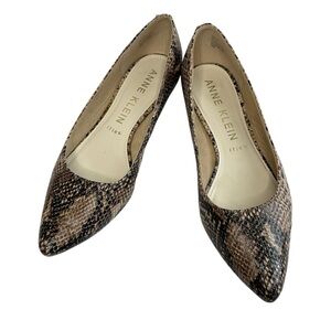 ANNE KLEIN XMAY Light Natural Snakeskin Pointed Toe Kitten Heel, 9.5